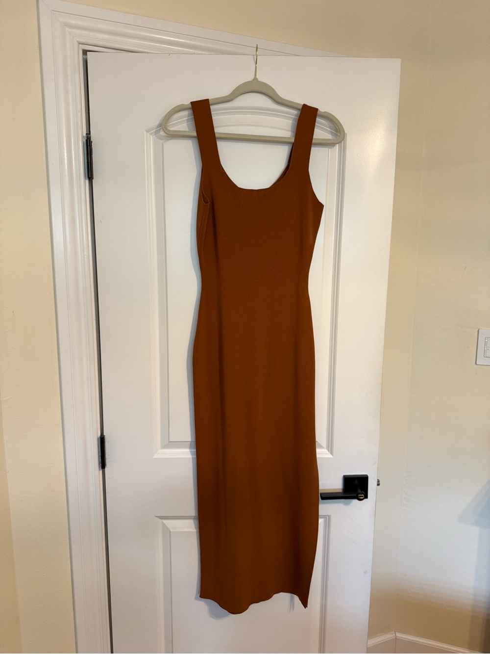 Scoop Neck Midi Dress in Rust Brown